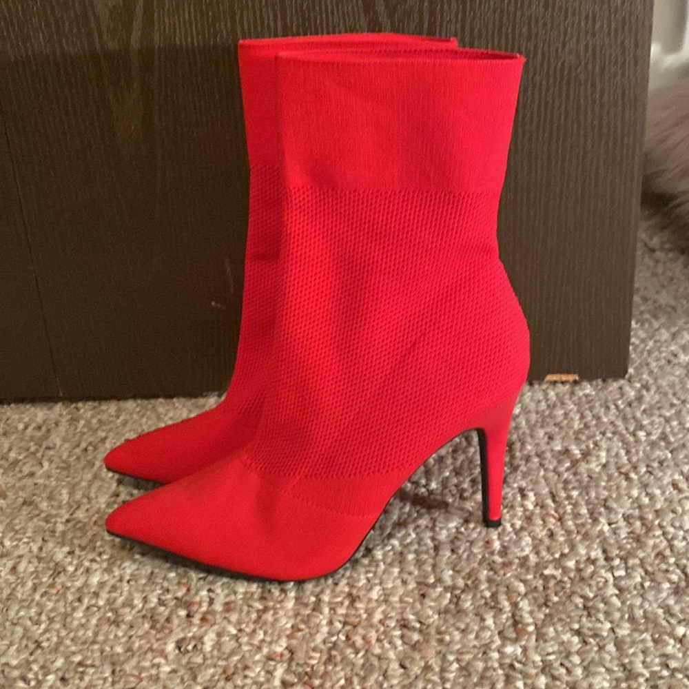 Red heels - Picture 2 of 3